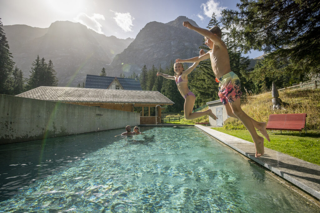 Familienshooting im Hotel und Naturresort Handeck Pool